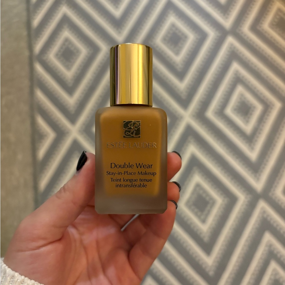 Estee Lauder Foundation in Maple